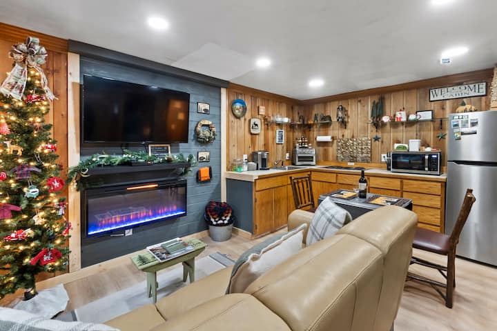 Loveshack/hot Tub,fire Pit,a/c,fireplace,ev Charge - Ashford