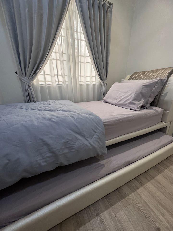 Საძინებელი 2 ერთადგილიანი გამოსაწევი საწოლით