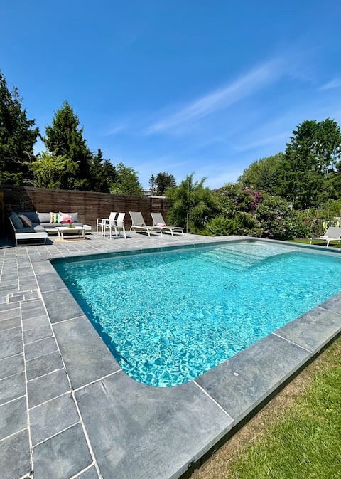 4 bedroom house, garden and shared pool