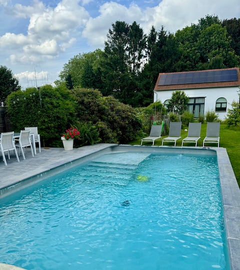 House 4 bedrooms & 4 bathrooms, garden, shared pool