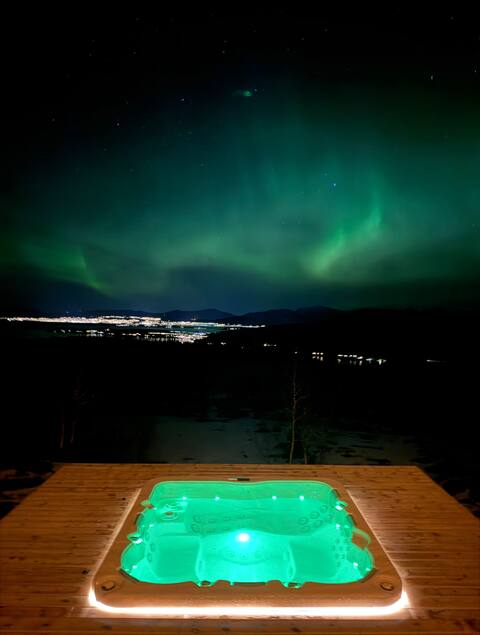 Cabin in Romsdalen with Views & Hot Tub