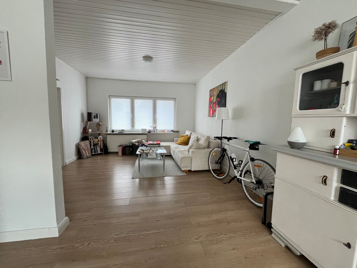 Propiedad de Airbnb exitosa: Charming semi-detached house en Neumünster