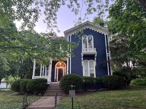 Historic Downtown Victorian Luxury Stay