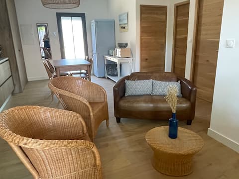 Popular Airbnb listing: Small peaceful haven - 4* in Gujan Mestras
