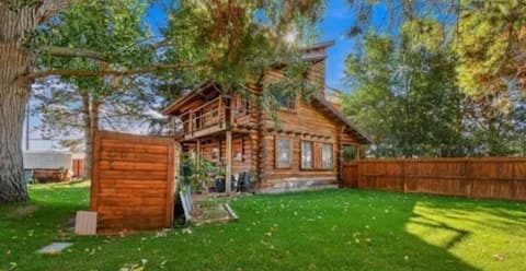 Log Cabin with a Thousand Waterfalls!