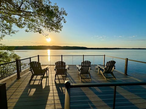 Lakefront: A/C, Decks, Dock, FirePit, WI-FI & More