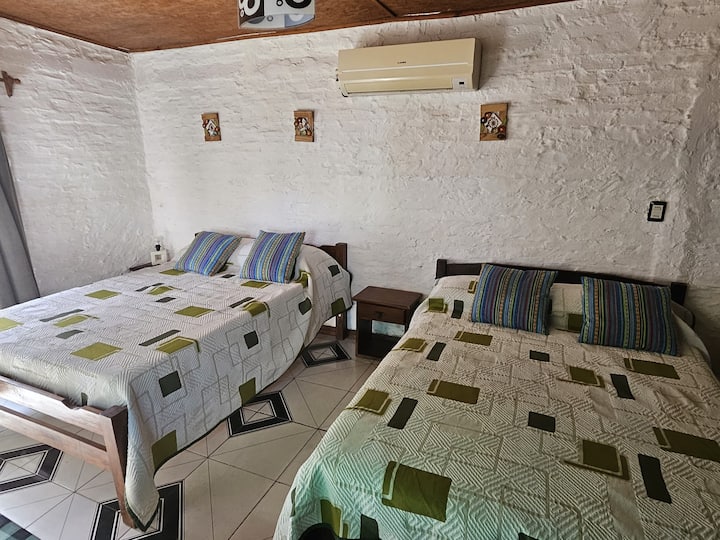 Monoambiente Para 4 Personas Con 2 Camas Dobles - Termas del Daymán