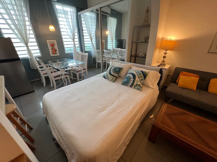 Bed 3 is an electric self-inflating mattress that can be set up in the living room. There is also a futon couch that unfolds easily and would be perfect for one or two small children :)