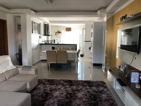 Popular Airbnb listing: Spacious house near Boticário, airport, Renault in São José Dos Pinhais