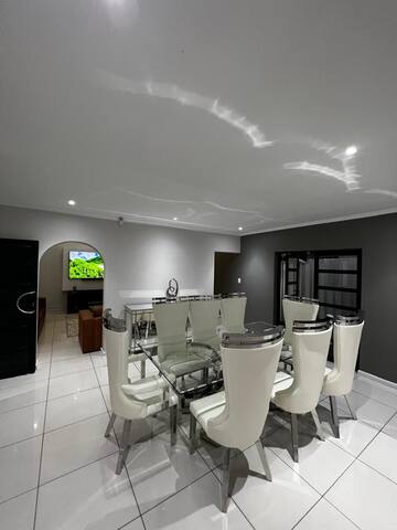 Top class 4 bedroom with pool gallery image 5