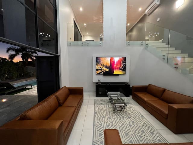 Top class 4 bedroom with pool