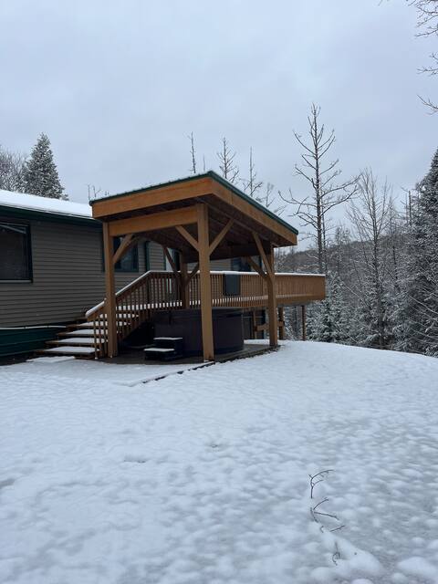 Ski Brule Village- getaway with Hottub!
