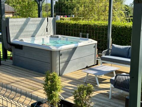 House B: Gaming Air Hot Tub