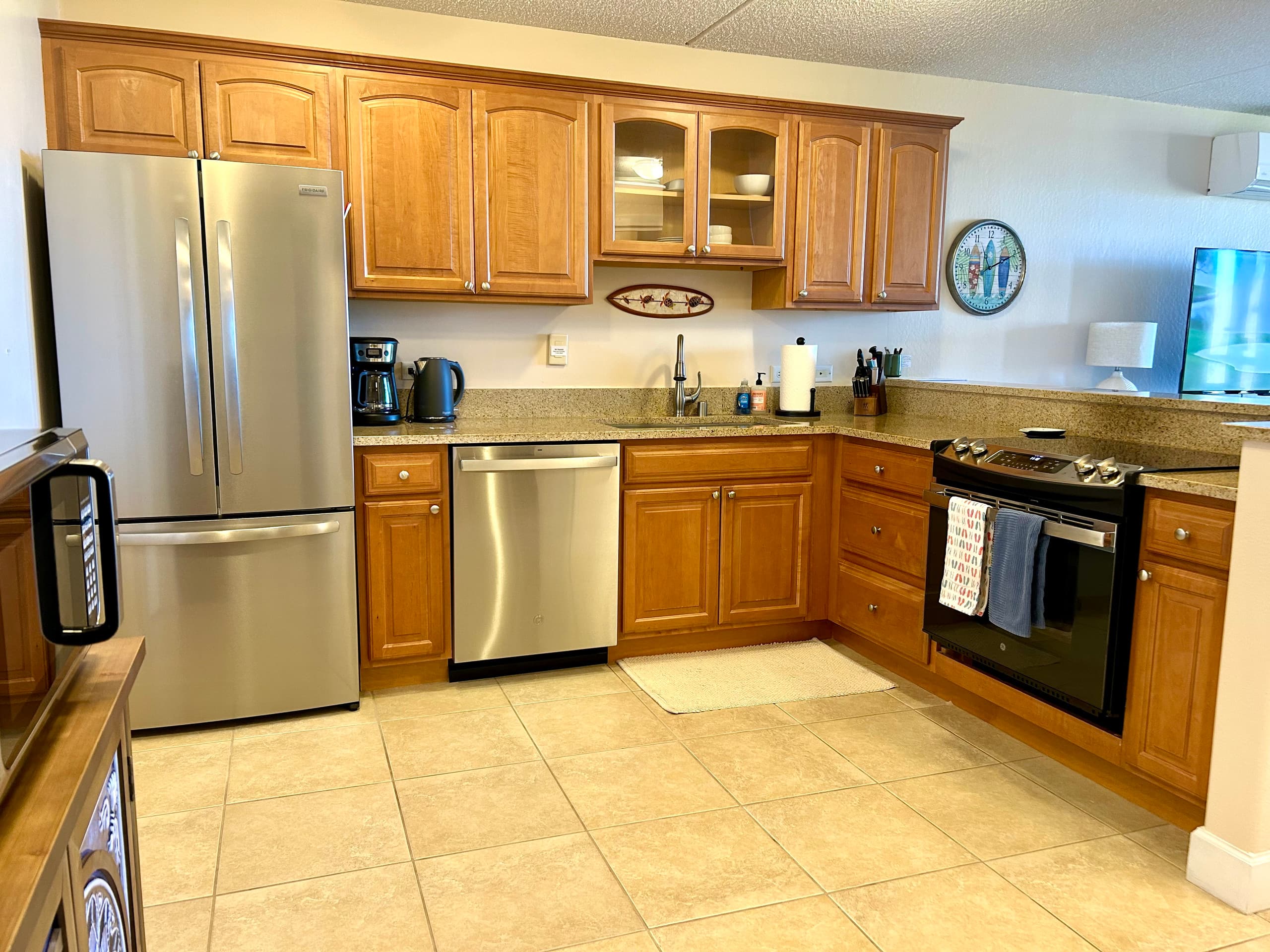 Condo in Kailua-Kona · ★4.94 · 1 bedroom · 2 beds · 2 private baths - Image 6