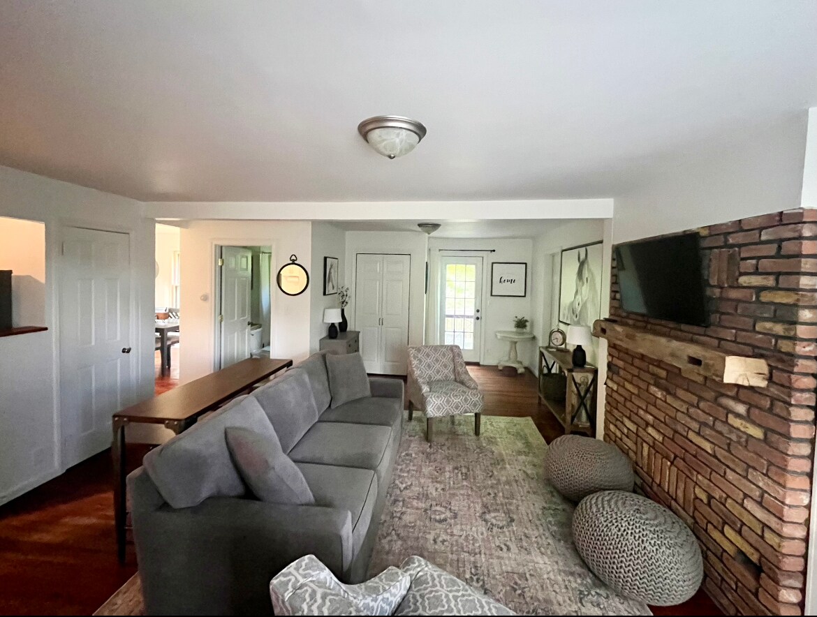Top performing Airbnb: The Cottage - Minutes to Saratoga Springs in Saratoga Springs
