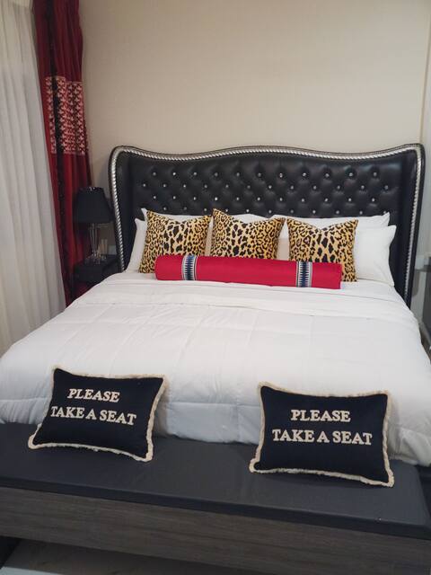 Luxurious All Private GuestSuite, Entrance, Patio!