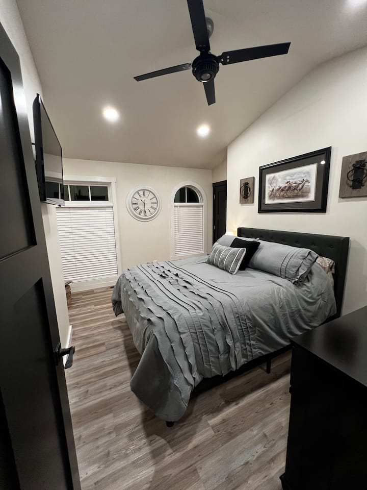 Krevat dopio "queen", super i butë me shkumë kujtese. 