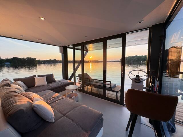 Wave-Lounge, exklusives Hausboot in Berlin gallery image 2