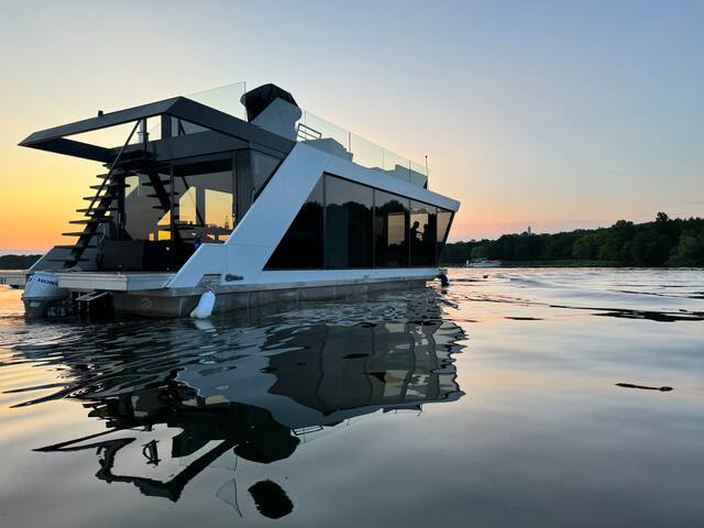Wave-Lounge, exklusives Hausboot in Berlin