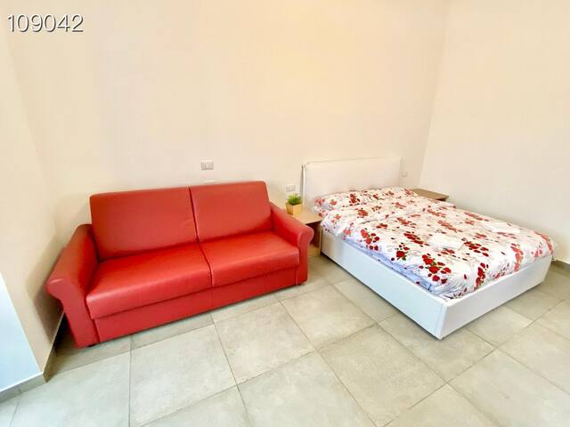 [10 Minuti dal Duomo]Metro+10 posti letto gallery image 4