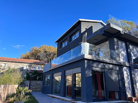 Villa Dea-beautiful old modern