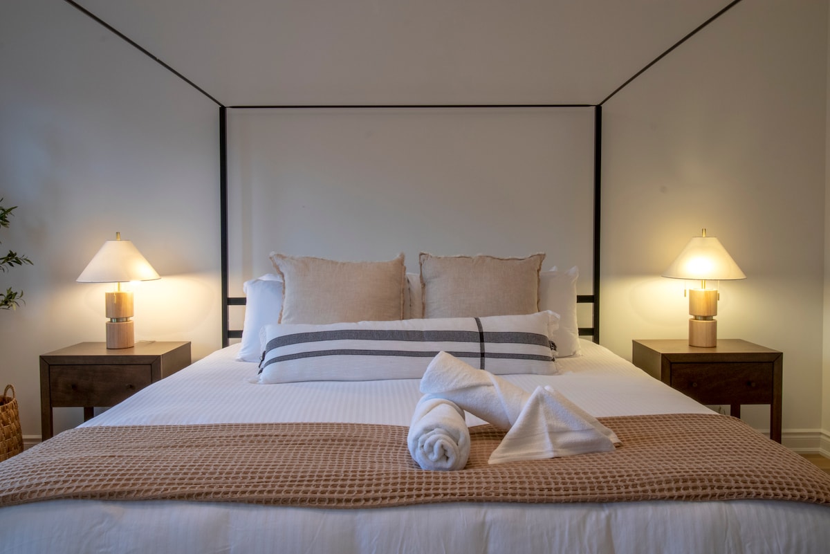 Glavna spavaća soba s bračnim krevetom (širine 180