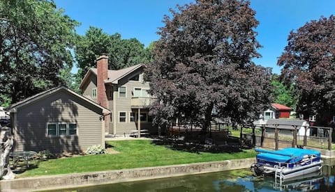 Lake It Easy on Lake Elizabeth