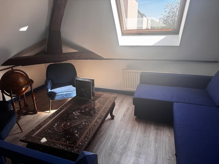 นี่คือห้องนั่งเล่นของพื้นที่ชนบทของบ้าน 