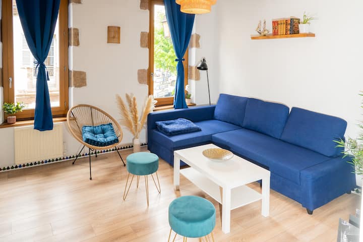 นี่คือห้องนั่งเล่นของพื้นที่ในฝันสีฟ้าของบ้าน 