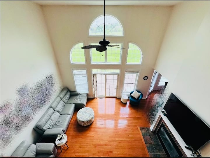 Serene Villa With Stunning Views - Utica