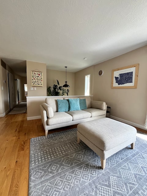 2Bed2Bath with Hot Tub, 15 min to Leavenworth