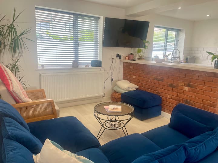 Modern 3 Bed Costal Home | Porth Beach | Sleeps 6 - Newquay
