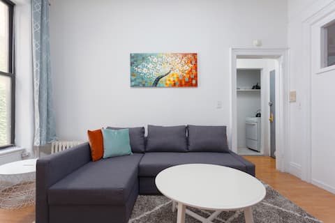 Successful Airbnb property: Stunning 1BR: Top Spot, 1-Min Walk to Train in Murray Hill Kips Bay