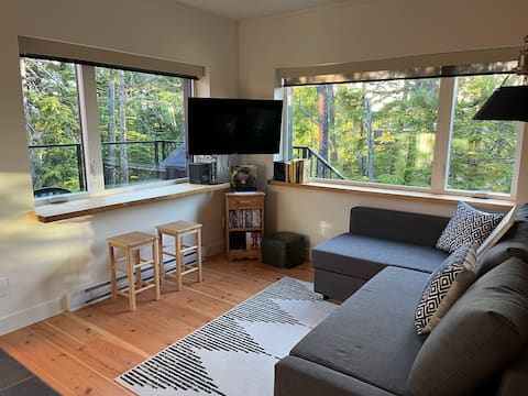 Top Airbnb: Private treetop suite-Shore Pine guest suite in Alberni Clayoquot