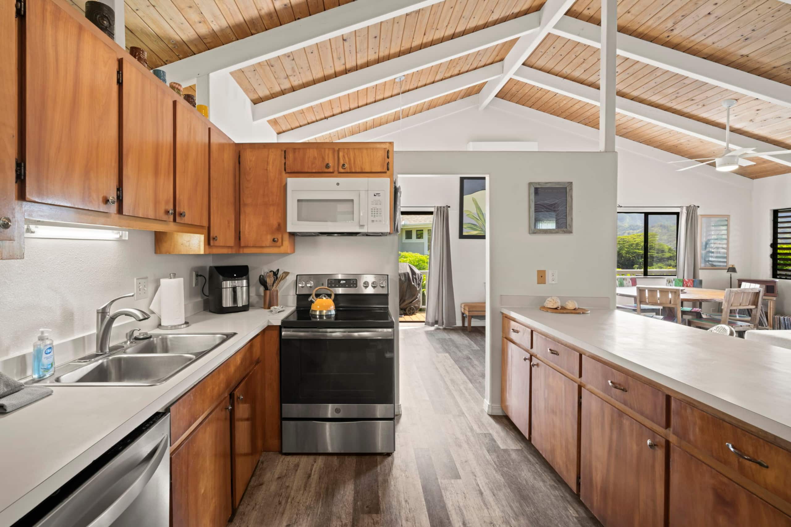 Home in Princeville · ★4.89 · 3 bedrooms · 4 beds · 2.5 private baths - Image 9