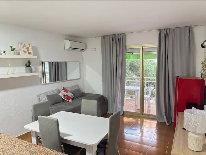 Apart En  La Zona Turística De Salou Con Piscina - レウス