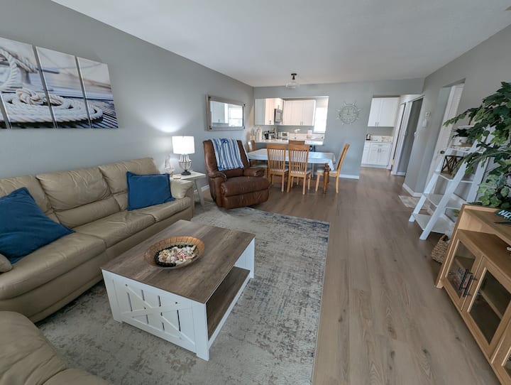 Beach Getaway - Palm Manor - Englewood, FL
