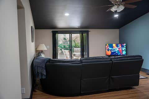 Popular Airbnb listing: Kingfisher Cottage On The Whitewater River in Cincinnati