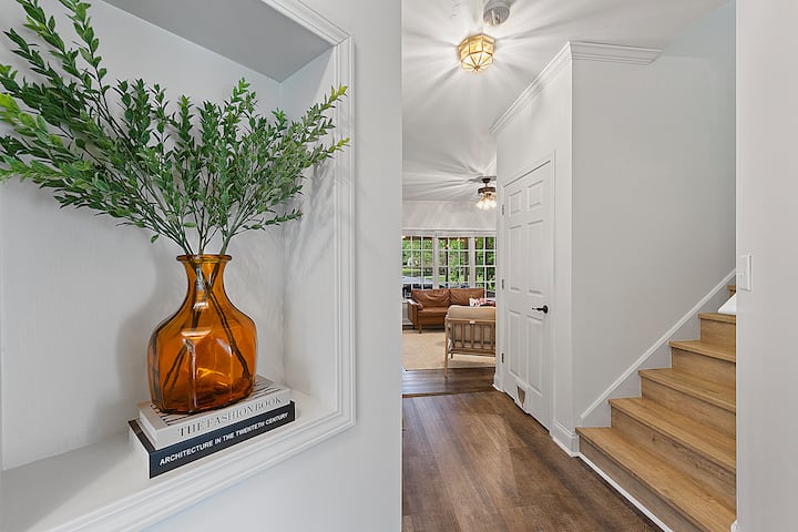 Spacious 5br Home | Sunroom & Backyard - Buford, GA