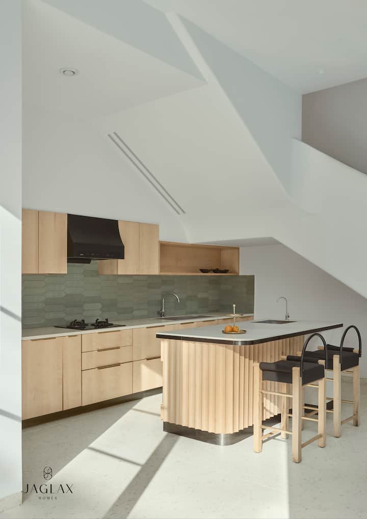 Full kitchen image 1