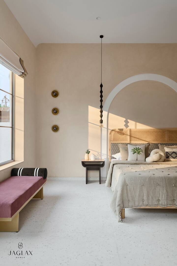 Bedroom 1 image 4