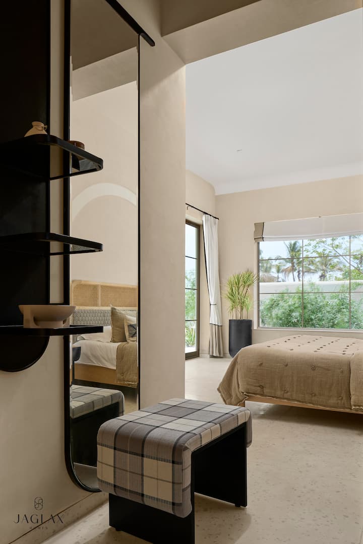Bedroom 1 image 5