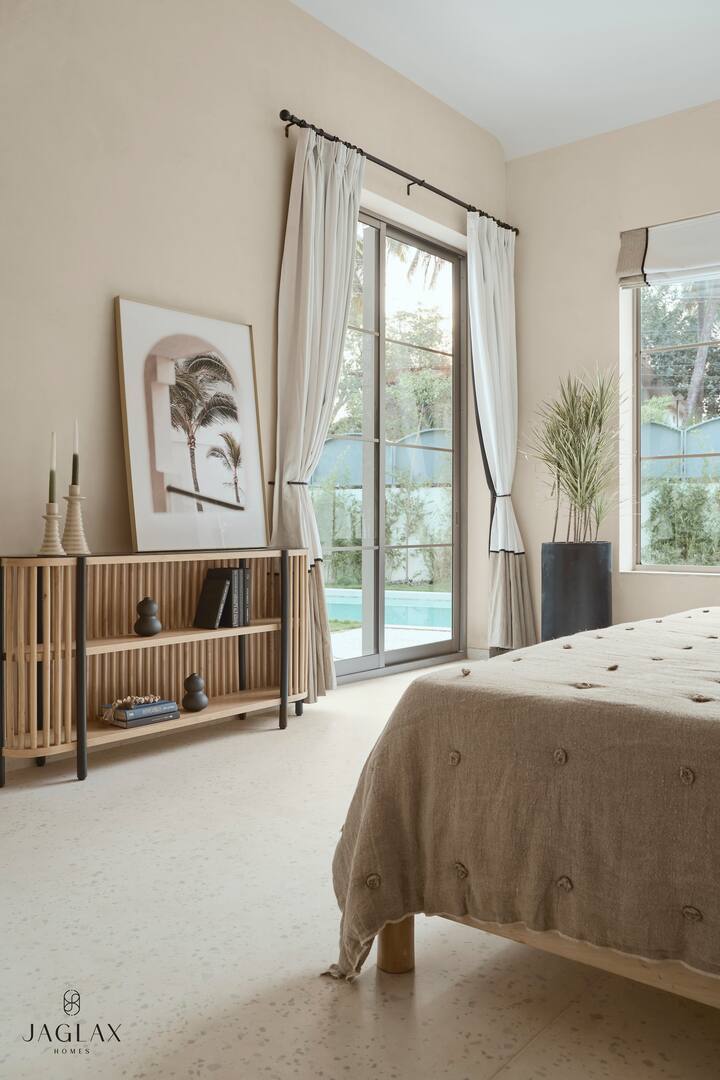 Bedroom 1 image 3