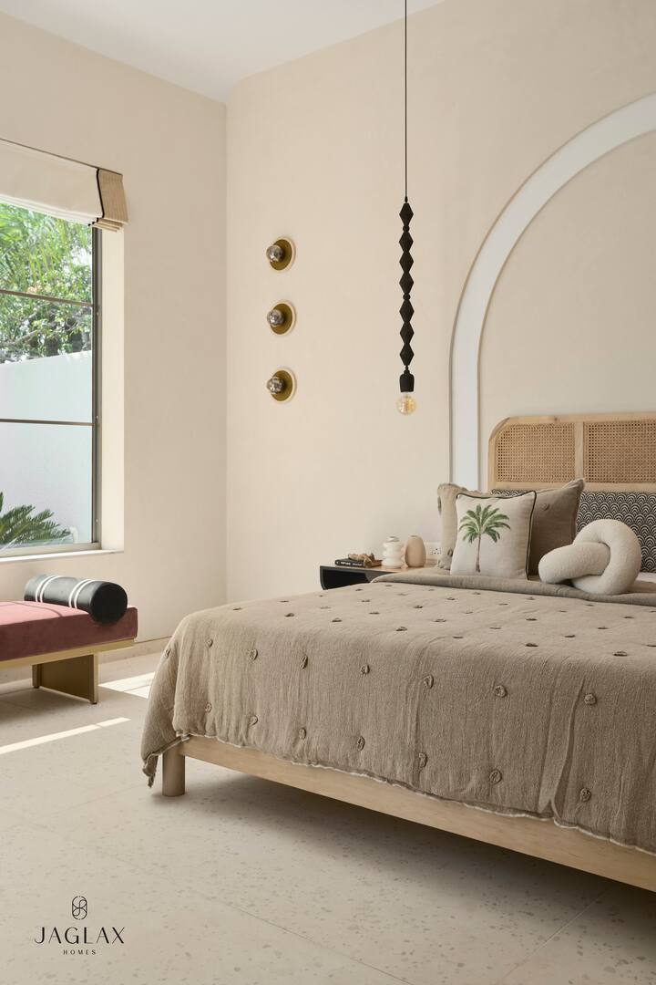 Bedroom 1 image 6