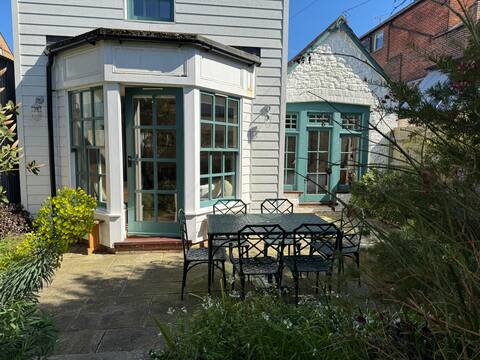 Surprise Cottage, a hidden gem, dog friendly