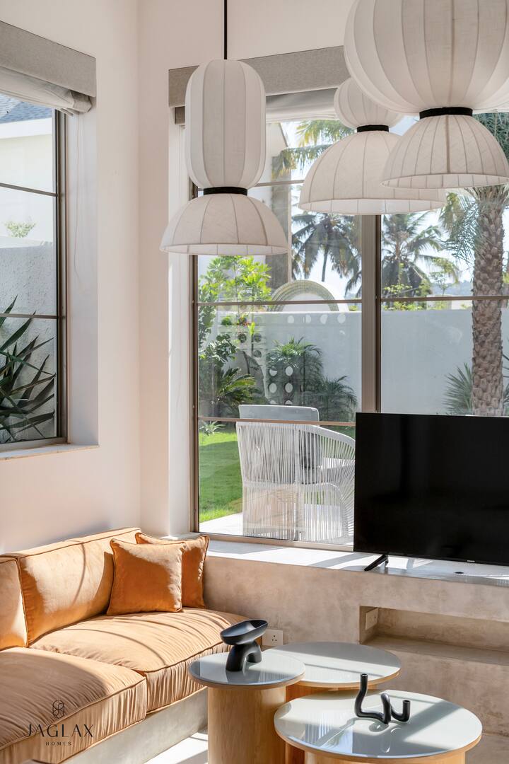 Living room image 11