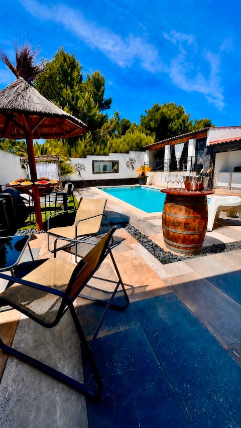 Villa • Pool • Sports • Petanque • Quiet