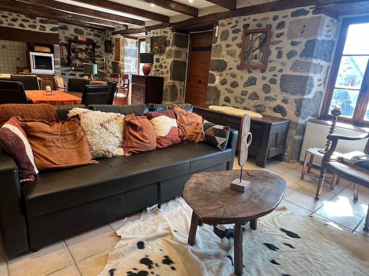 Maison Cantalienne De Charme, Conviviale & Cosy - Salers