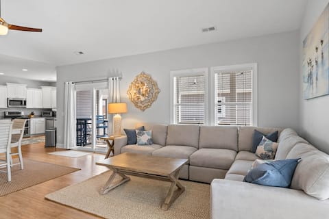 Top Airbnb: Great location! Short walk to beach, park, stores! in Oak Island