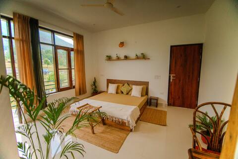 Private Room 102 @ The Jungalow